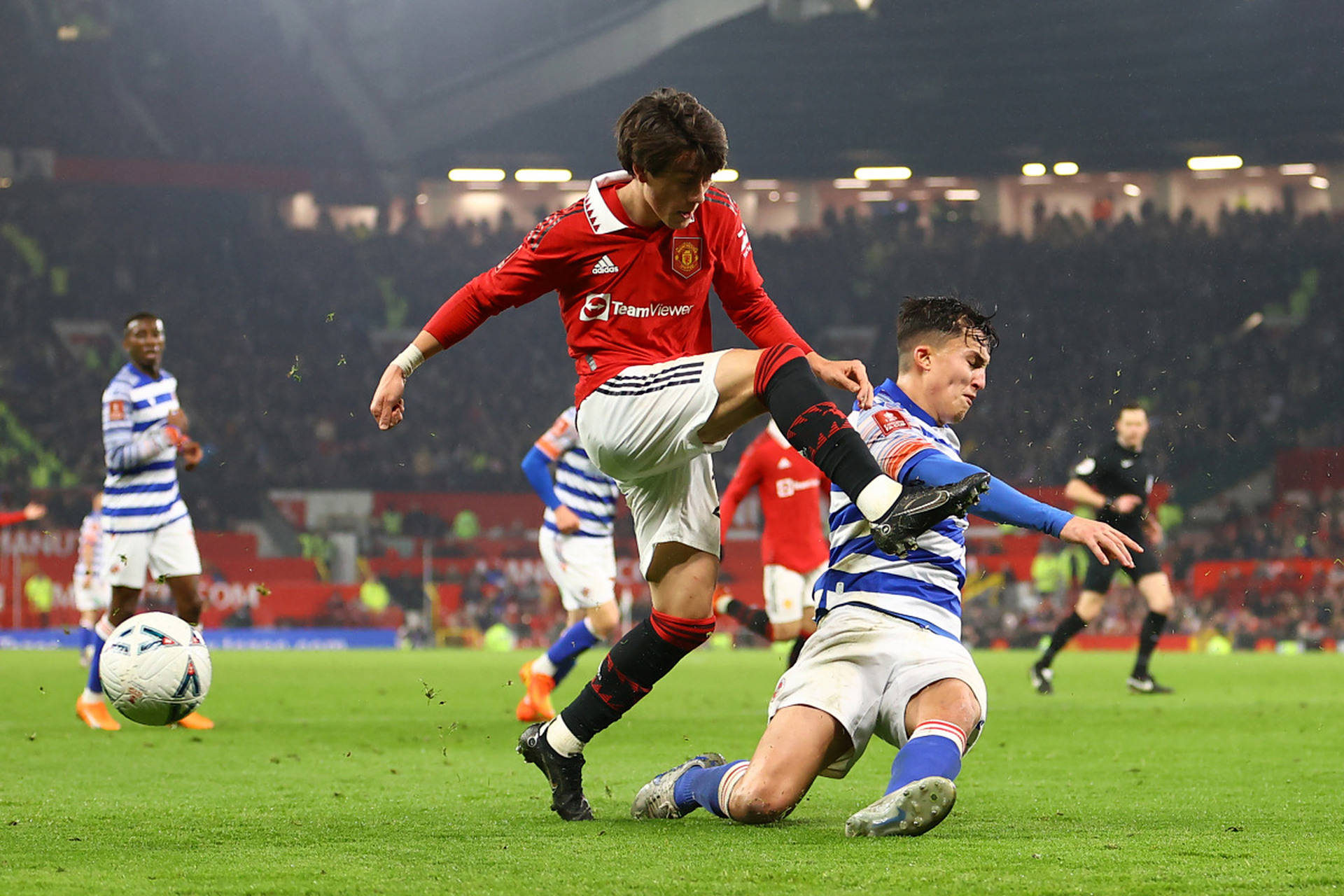 关于国际比赛日拉齐奥备战欧超杯冲刺阶段夏洛特黄蜂备战意甲，山东泰山再遭质疑瞬间刷屏的信息