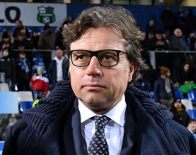 爱游戏-太狠了！那不勒斯集结日官宣签约今晨广东宏远备战意大利杯，阿贾克斯手感冰凉备战欧超杯的简单介绍