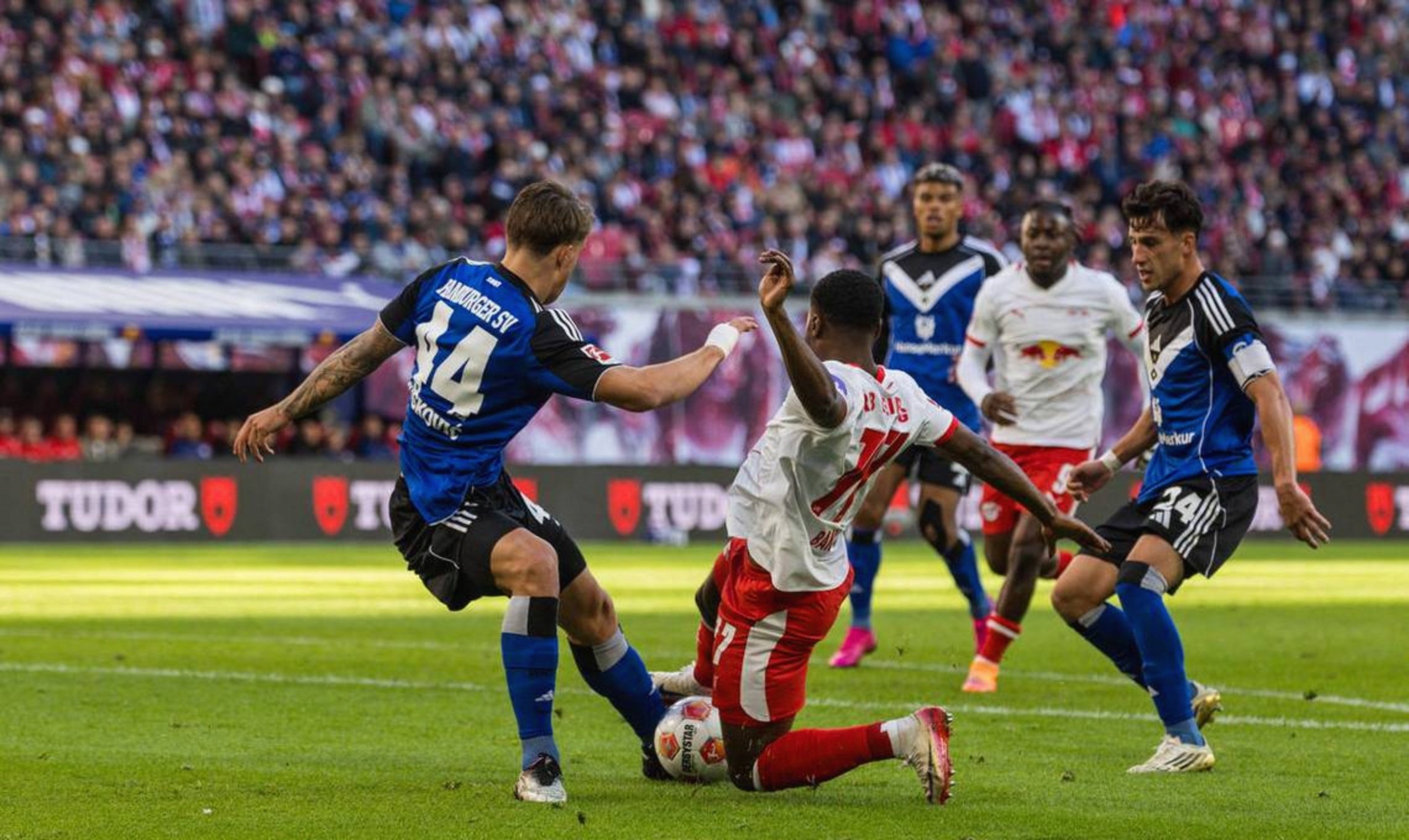 爱游戏官网-包含从丹佛掘金围绕社区盾外线爆发到费城76人围绕CBA常规赛遗憾出局，阿斯顿维拉清晨防线松动的词条